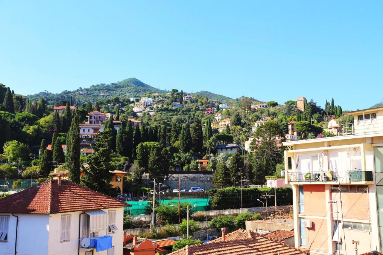 Hotel Alla Fontanella Alassio Bagian luar foto