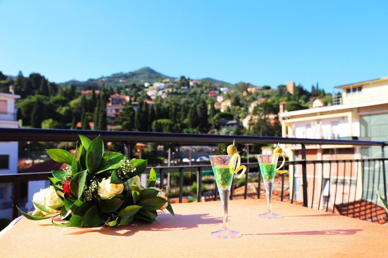 Hotel Alla Fontanella Alassio Bagian luar foto