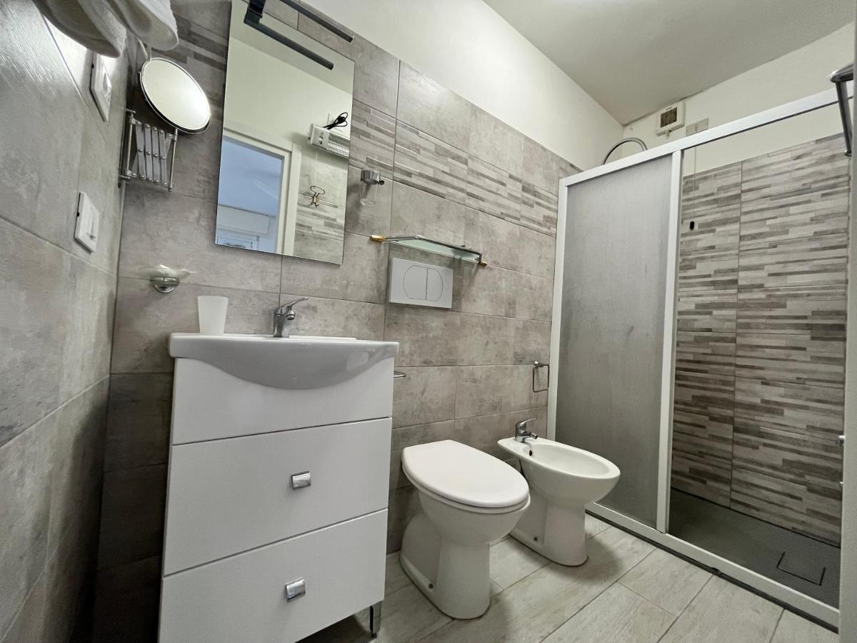 Hotel Alla Fontanella Alassio Bagian luar foto